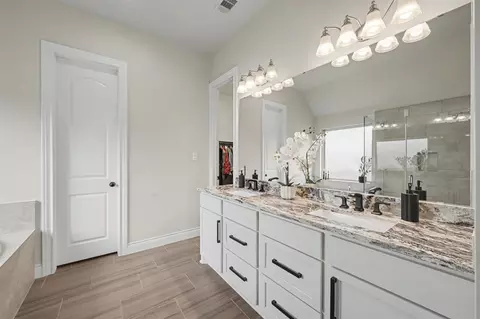 Bath - 343 Torrey Bloom Loop, Conroe, TX 77304 photo 1 of 4