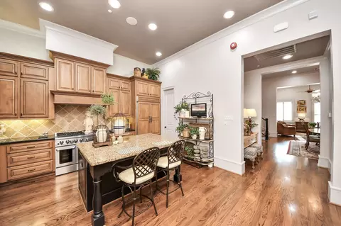 1406 Lake Pointe Pkwy, Sugar Land, TX 77478
