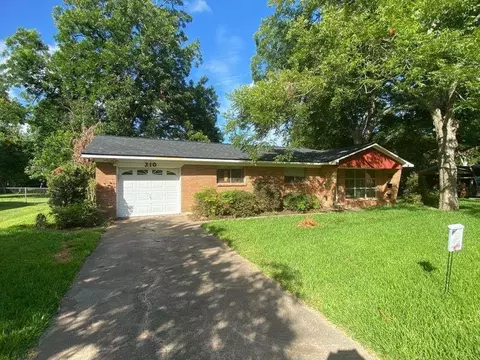210 Southern Oaks Dr, Lake Jackson, TX 77566