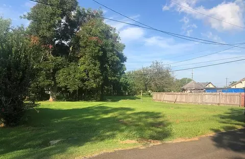 515 Lake Charles Ave, Port Arthur, TX 77640