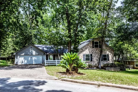 1006 Amesbury Ct, Huntsville, TX 77340