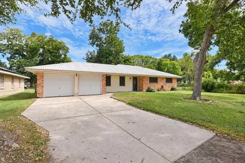 102 S Noble Rd, Texas City, TX 77591