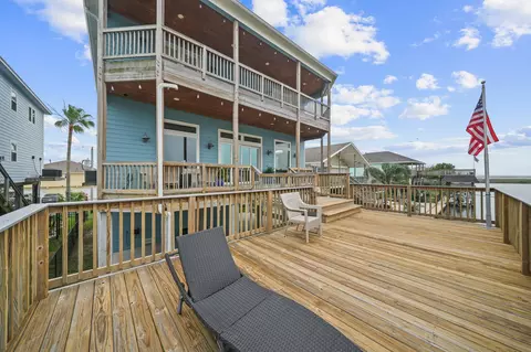 1058 Redfish St, Bayou Vista, TX 77563