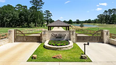 208 Rolling Oaks Dr, Hockley, TX 77447