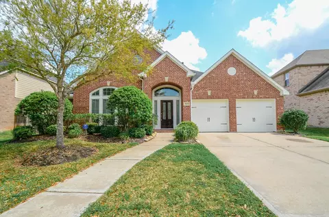 5611 Plum Point Ct, Sugar Land, TX 77479
