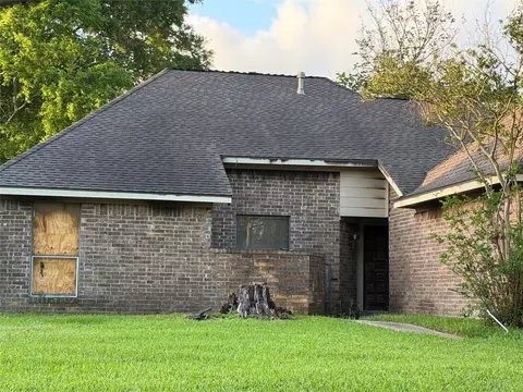 405 Post Oak Dr, Baytown, TX 77520