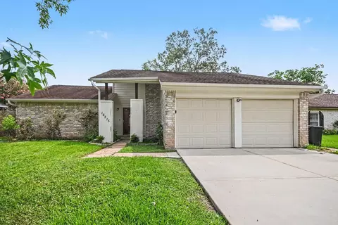 16215 Barcelona Dr, Friendswood, TX 77546