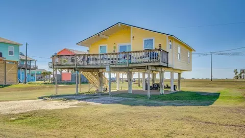 13219 Buccaneer Pkwy, Freeport, TX 77541