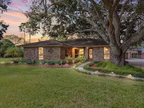 802 Riverside Dr, Alvin, TX 77511