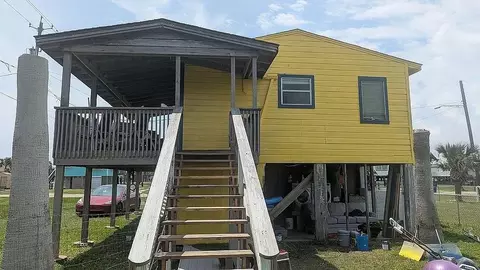 314 Oyster St, Surfside Beach, TX 77541