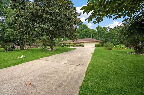 140 Pine Valley Dr, Livingston, TX 77351