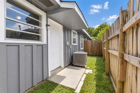 6822 Weston St, Houston, TX 77021
