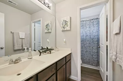 Bath - 5741 Cerrillos Dr, Bryan, TX 77807 photo 3 of 3