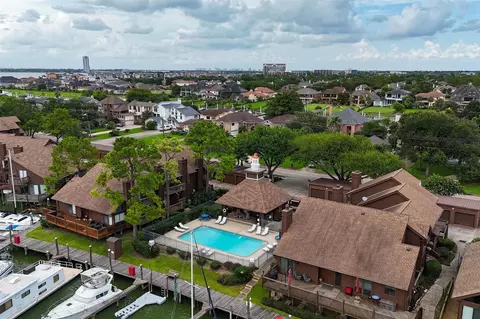 813 Davis Rd, League City, TX 77573
