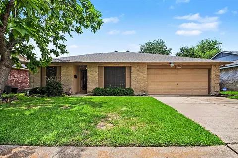 8518 Ashwyne Ln, La Porte, TX 77571