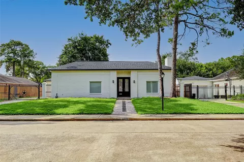 10118 Briar Rose Dr, Houston, TX 77042