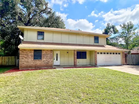 113 June Ct, Richwood, TX 77531