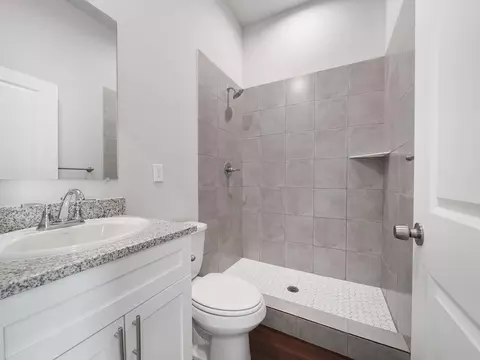 Bath - 18846 Elegance Ave, Spring, TX 77379 photo 3 of 3