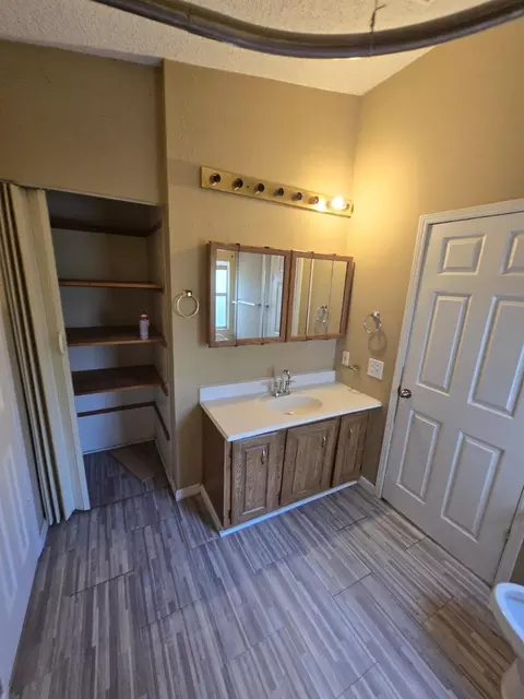 Bath - 11404 Metts Rd, Conroe, TX 77306 photo 3 of 5