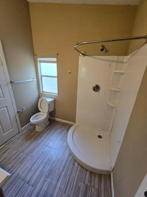 Bath - 11404 Metts Rd, Conroe, TX 77306 photo 2 of 5