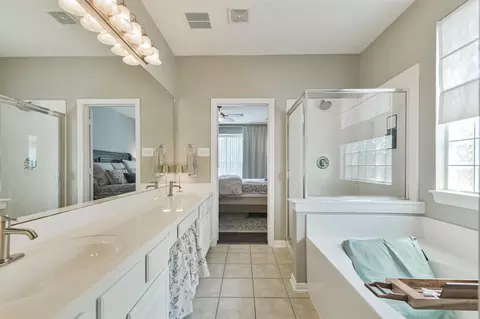 Bath - 2310 Marblecrest Ln, Spring, TX 77386 photo 2 of 4