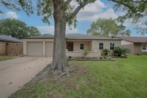 711 Voyager Dr, Houston, TX 77062