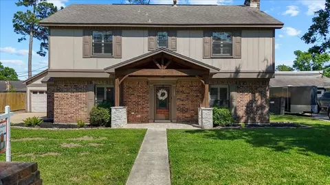 3725 Autumn Ln, Baytown, TX 77521