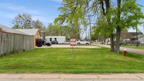 202 Pond St, Montgomery, TX 77356