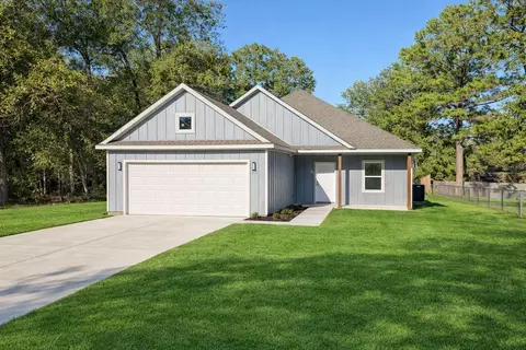 387 Autumn Ln, Livingston, TX 77351