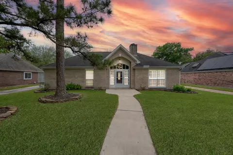 16135 Ridge Park Dr, Houston, TX 77095