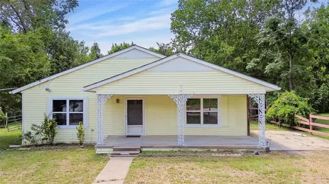 918 Martin Luther King Dr, Huntsville, TX 77320