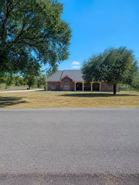 108 Deer Ridge Dr, La Vernia, TX 78121