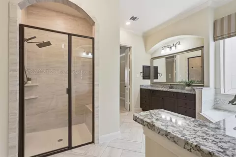 Bath - 31209 Wooded Glen Ln, Spring, TX 77386 photo 3 of 6