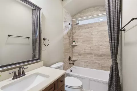 Bath - 31209 Wooded Glen Ln, Spring, TX 77386 photo 4 of 6