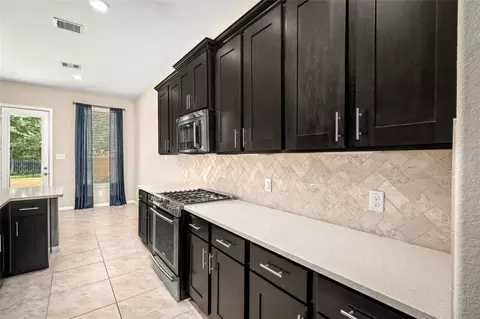 Kitchen - 187 Moon Dance Ct, Conroe, TX 77304 photo 5 of 5