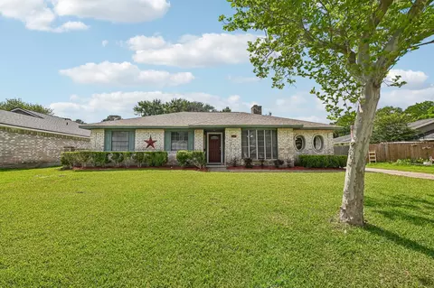 4418 Saffron Ln, Friendswood, TX 77546