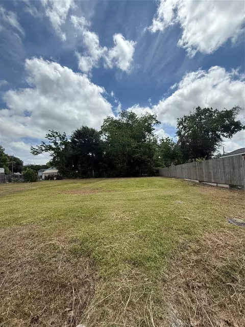 110 S Washington St, Texas City, TX 77591