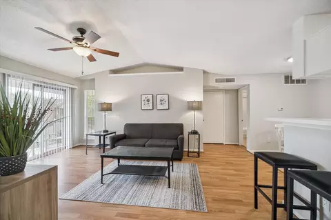 2121 Hepburn St #208, Houston, TX 77054