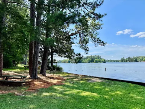 417 Sir Robert Burns Dr, Woodville, TX 75979
