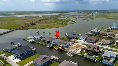 283 Barracuda St, Bayou Vista, TX 77563