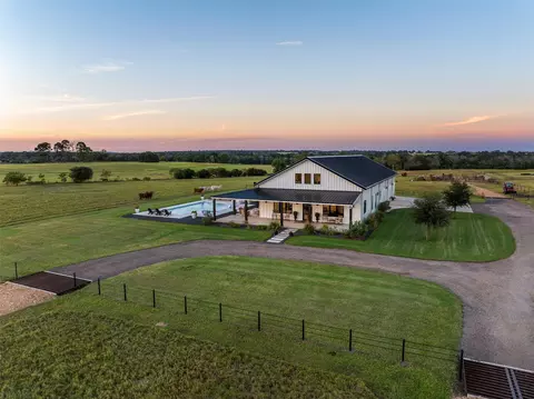 2134 Carter Rd, Bellville, TX 77418