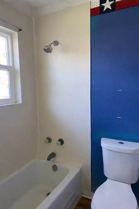 Bath - 7735 Lawrence Dr, Beaumont, TX 77708 photo 2 of 3