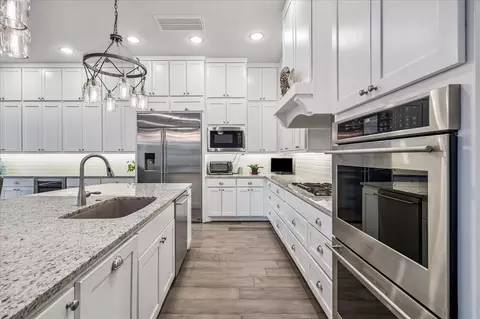 Kitchen - 1710 Cornelius Trace Loop, Houston, TX 77055 photo 2 of 2