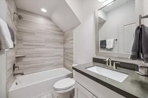 Bath - 1710 Cornelius Trace Loop, Houston, TX 77055 photo 5 of 6