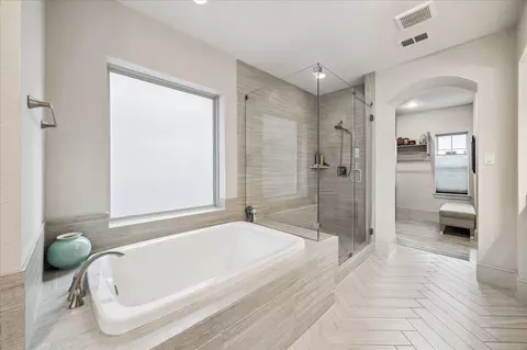 Bath - 1710 Cornelius Trace Loop, Houston, TX 77055 photo 3 of 6