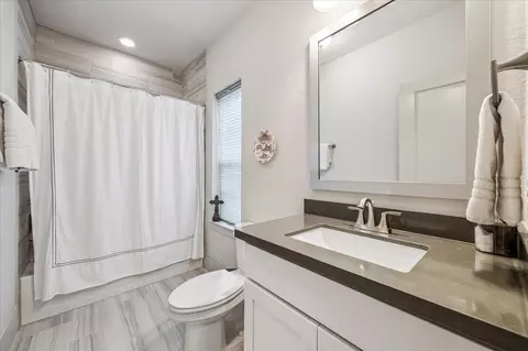 Bath - 1710 Cornelius Trace Loop, Houston, TX 77055 photo 4 of 6