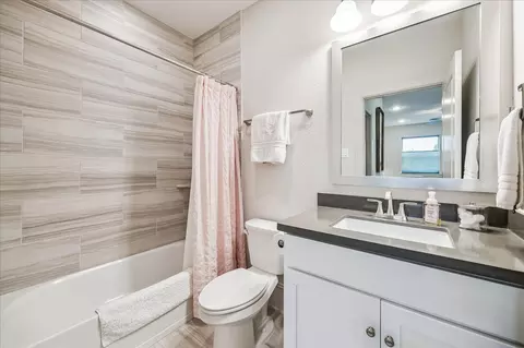 Bath - 1710 Cornelius Trace Loop, Houston, TX 77055 photo 6 of 6