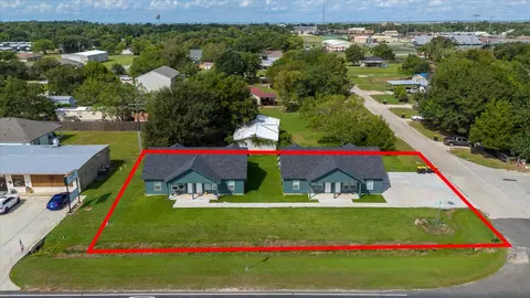 1318 Stowell St, Anahuac, TX 77514