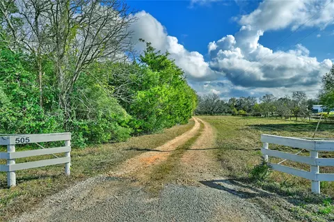 505 N Live Oak St, Round Top, TX 78954