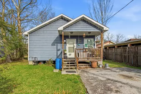 1802 Fort Worth St, Baytown, TX 77520